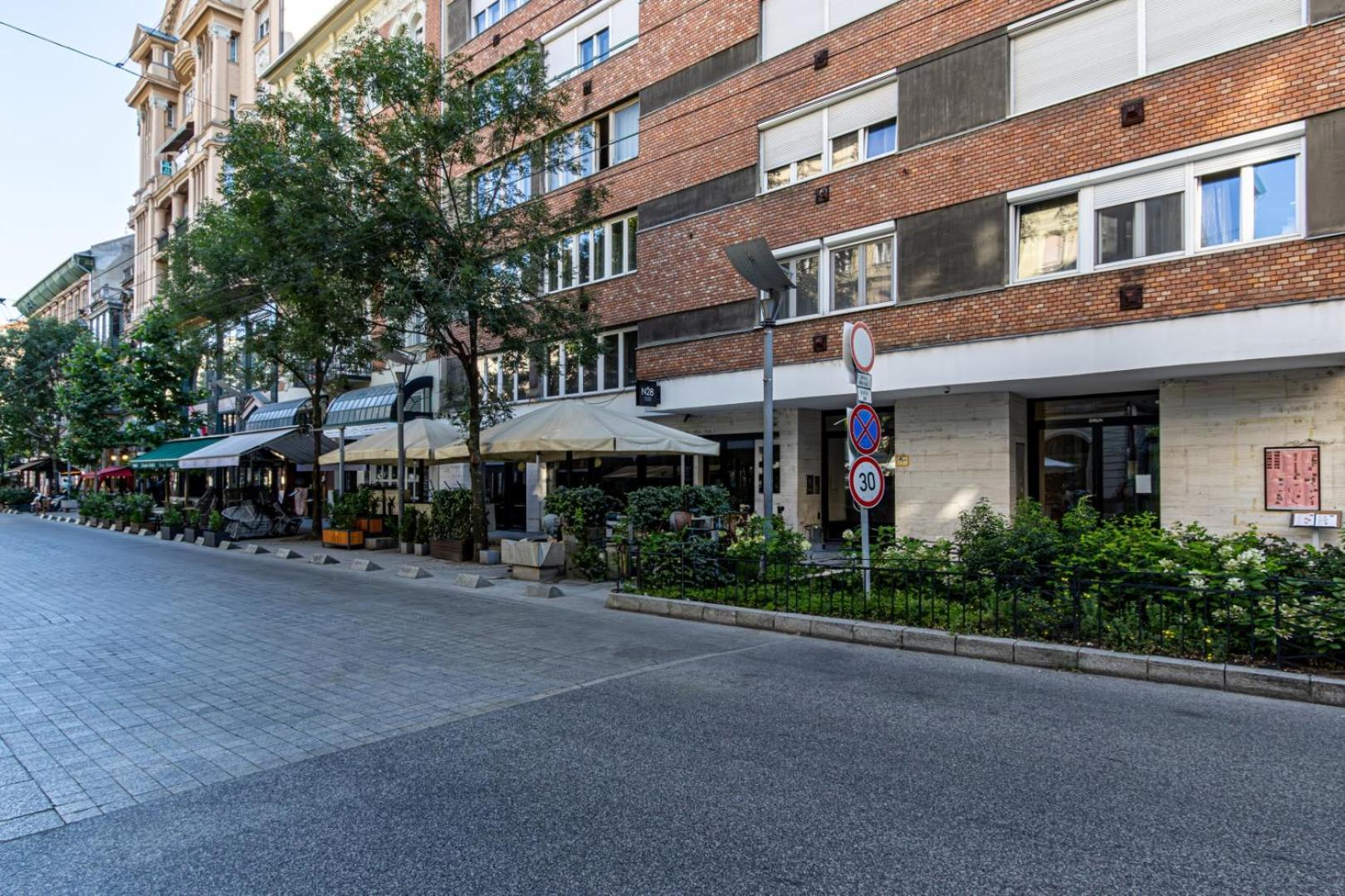 Oasis Apartment On The Broadway With Ac Budapeste Exterior foto